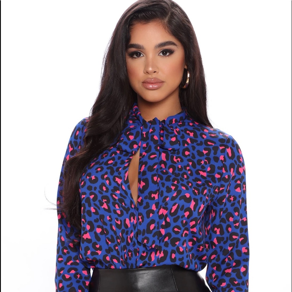 Brand new blouse, never worn it is too big for me